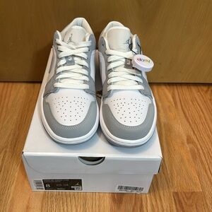 NWT: Nike Jordan 1 Low Wolf Grey Womens-DC0774-105, size 8